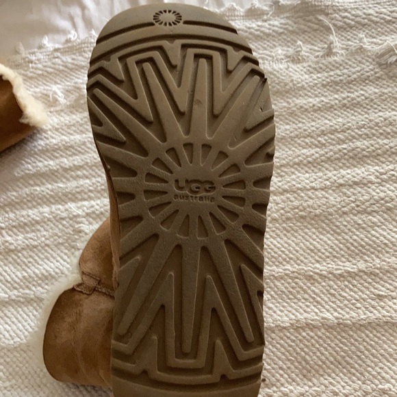 Women’s Bailey Button Ugg - Picture 4 of 13